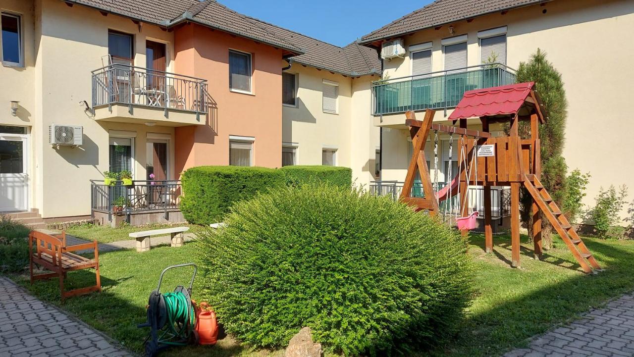 Amulett Suite Apartment Hajduszoboszlo Ngoại thất bức ảnh