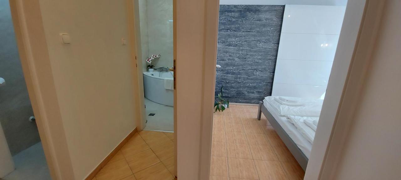 Amulett Suite Apartment Hajduszoboszlo Ngoại thất bức ảnh