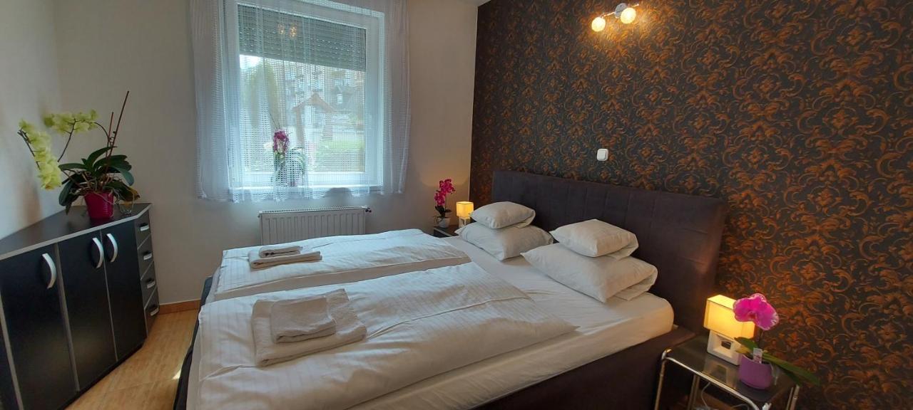 Amulett Suite Apartment Hajduszoboszlo Ngoại thất bức ảnh